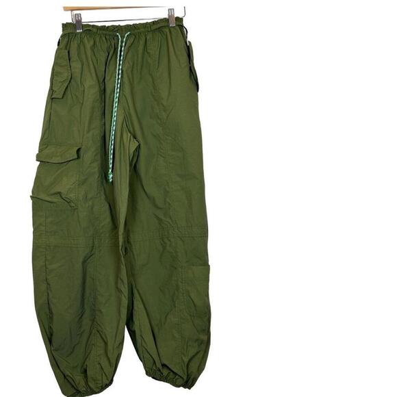 Urban Outfitters Dark khaki Green Waylan Nylon Jogger Pant Size: Small - Picture 2 of 8